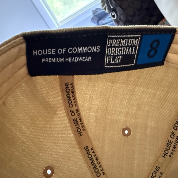 House of Commons Men’s Flat Brim Fitted Baseball Cap Hat Beige Size 8 NWT - Picture 4 of 5